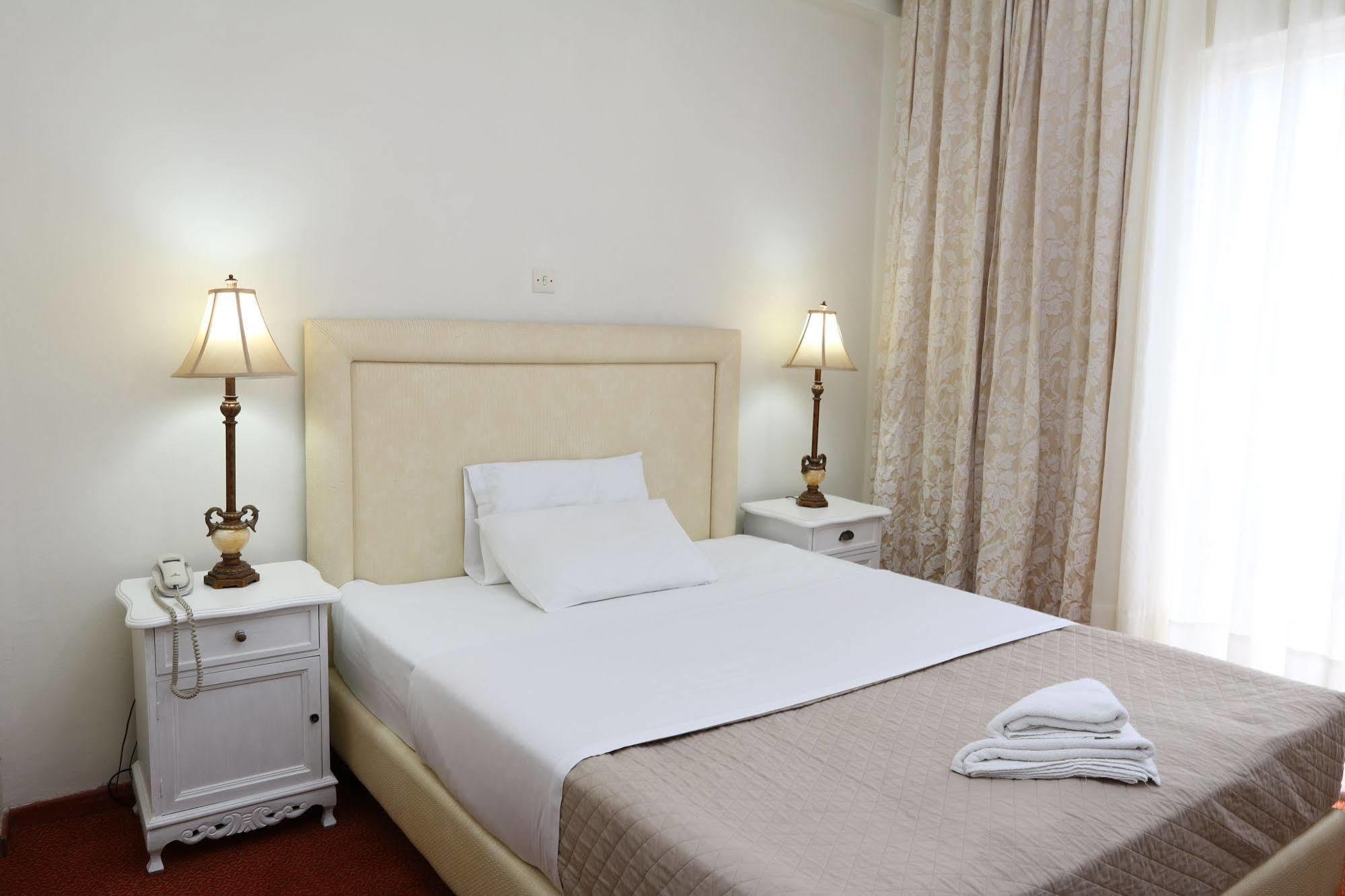Athens Delta Hotel Bagian luar foto